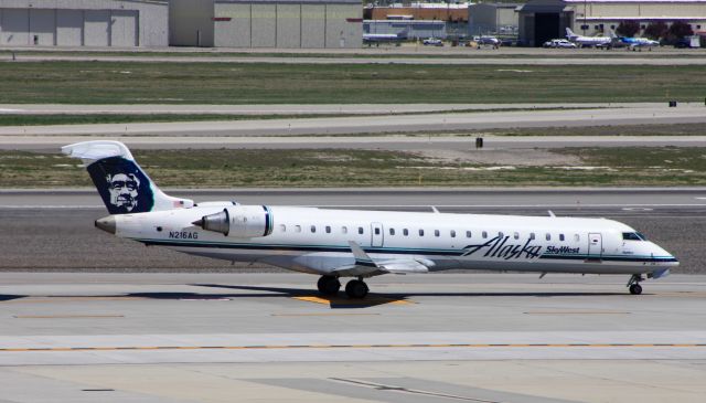 Canadair Regional Jet CRJ-700 (N216AG)