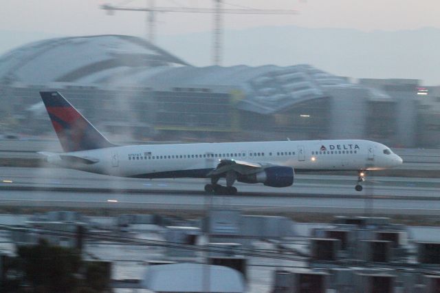 Boeing 757-200 (N757AT)