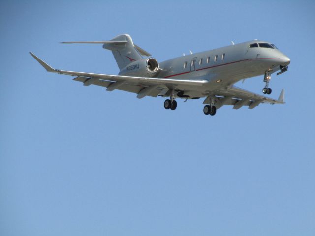 Canadair Challenger 350 (N350VJ) - Landing RWY 20R