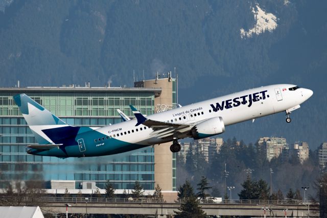 Boeing 737 MAX 8 (C-FHCM)