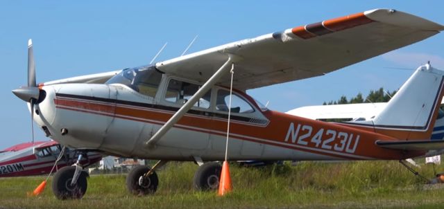 Cessna Skyhawk (N2423U)