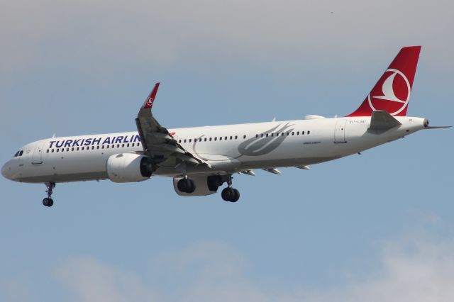 Airbus A321neo (TC-LSU)