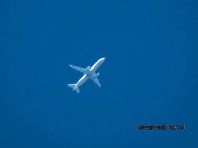 Embraer 175 (N164SY)