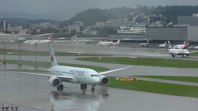 Boeing 787-8 (C-GHPY)