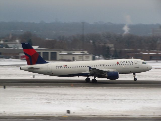 Airbus A320 (N358NW)