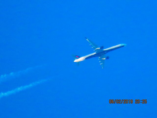 BOEING 757-300 (N594NW)