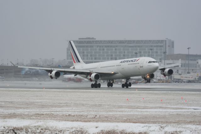 Airbus A340-300 (F-GLZH)