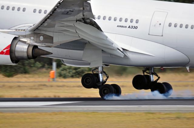 Airbus A330-300 (VH-QPJ)