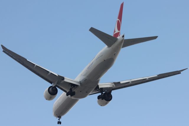 BOEING 777-300ER (TC-JJI)