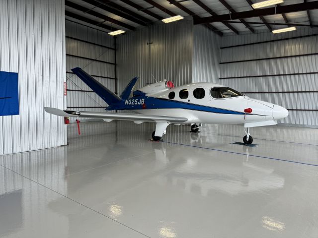 Cirrus Vision SF50 (N325JB)