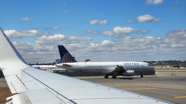 Airbus A320 (N425UA)