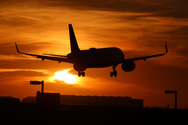 Airbus A320neo (N937NK)
