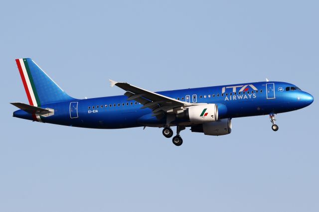 Airbus A320 (EI-EIA)