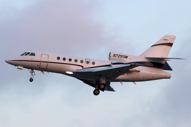 Dassault Falcon 50 (N725DM) - N725DM, c/n 263, a Dassault Mystere Falcon 50, registered to RJC Logistics, departing RWY 25 on 19 Dec 2017.