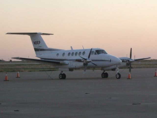 Beechcraft Super King Air 200 (N8EF)