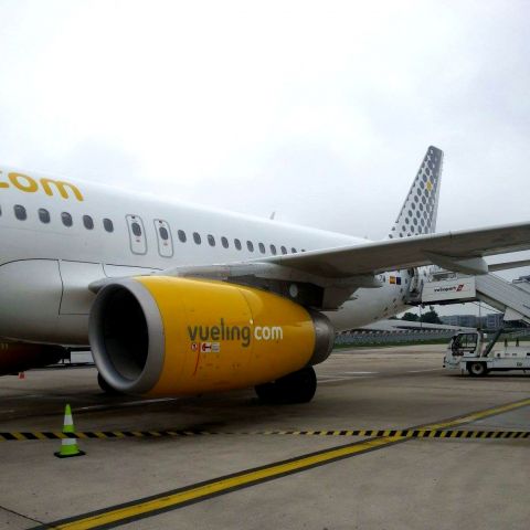 Airbus A320 (EC-LZN) - Boarding at Terminal 3 at LFPG CDG to Madrid Spain.