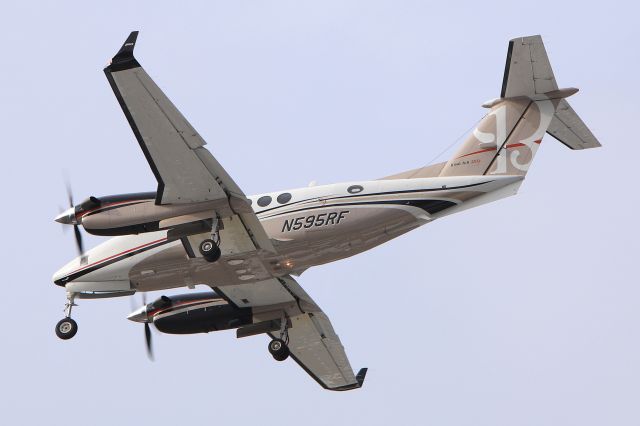 Beechcraft Super King Air 200 (N595RF) - Another sighting of this Beech 200GT/King Air 250 registered to Rite Flight Aviation in Cleveland on final for RWY 24R on 31 Jan 2020.