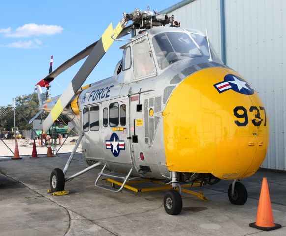 — — - Sikorsky H19
