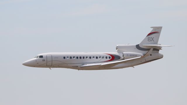 — — - DASSAULT FALCON 8X