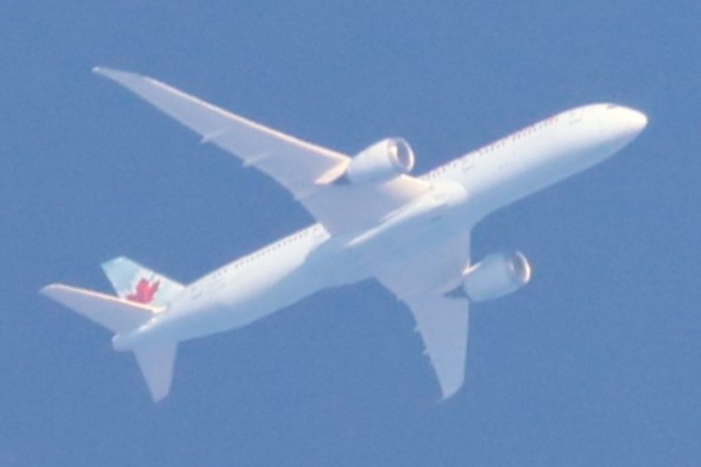 Boeing 787-8 (C-FGDX) - C-FGDX Boeing B-787-9 Air Canada AC843 De Frankfurt FRA vers Toronto YYZ Altitude 11575 Mètres Vitesse 937 Km/H. Survolant le fleuve St-Laurent QC. à Contrecoeur Le 28-07-2024 à 19:03