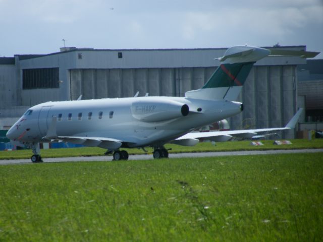Bombardier Challenger 300 (F-HAKP)