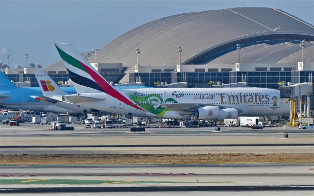 Airbus A380-800 (A6-EEQ)