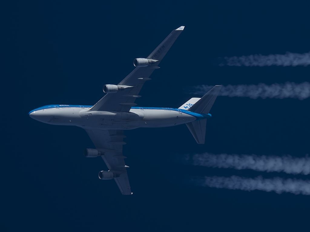 Boeing 747-400 (PH-BFN) - 1-2-15 .KLM Boeing 747 PH-BFN Passes overhead Wwest Lancashire,England ,UK at 34,000ft Working route KLM31 AMS-YYZ br /br /Pentax K-5.