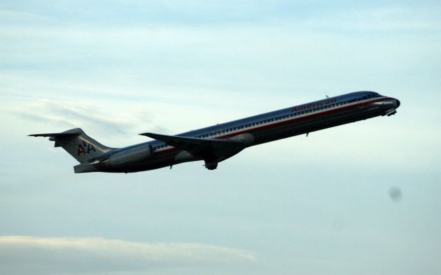 McDonnell Douglas MD-82 (N490AA) - An early-morning departure to DFW on 08-Mar-09.