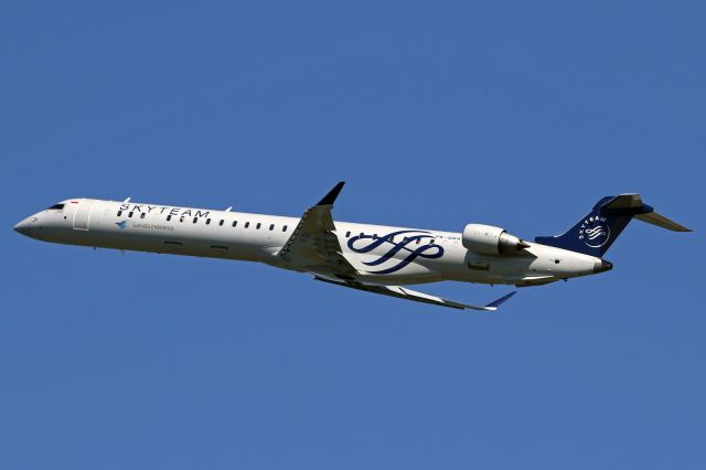 Bombardier CRJ-1000 (PK-GRA) - "SkyTeam" livery