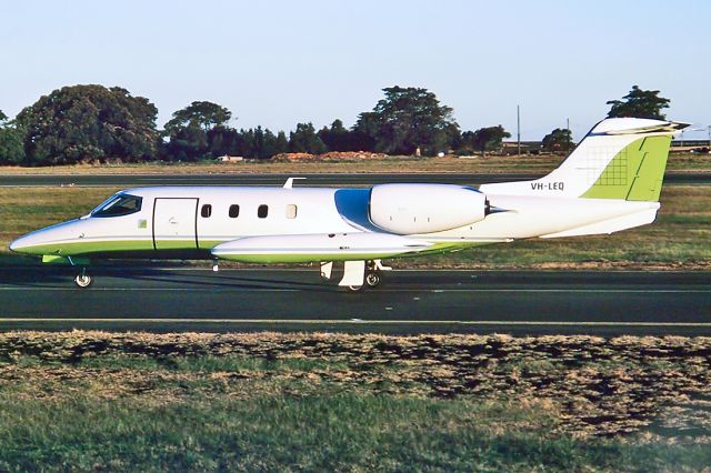 VH-LEQ — - GATES LEARJET 35A - REG : VH-LEQ (CN 35A/239) - KINGSFORD SMITH SYDNEY NSW. AUSTRALIA - YSSY (28/6/1988)35MM SLIDE SCANNED AT 6400DPI.