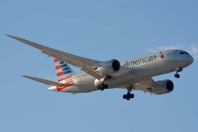 Boeing 787-8 (N800AN) - American Boeing 787-823 N800AN arriving at Phoenix Sky Harbor Airport from Lambert-St. Louis Airport on March 7, 2015.