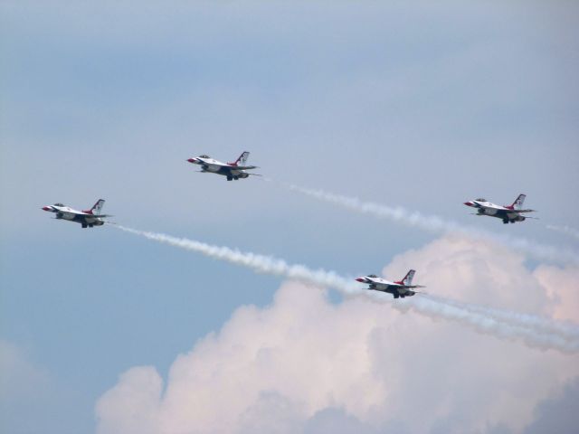 Lockheed F-16 Fighting Falcon —