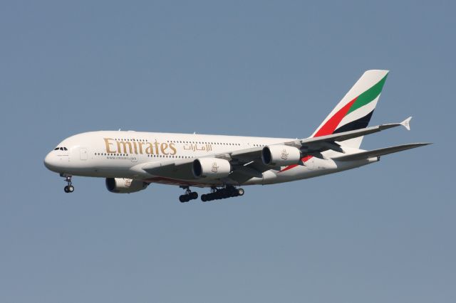 Airbus A380-800 (A6-EDA) - landing 31L