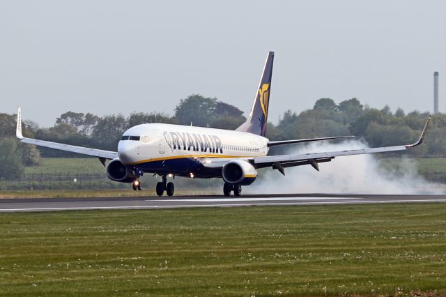 Boeing 737-800 (EI-DLK) - RYR3209 arriving from Malaga in a cloud of tyre smoke.