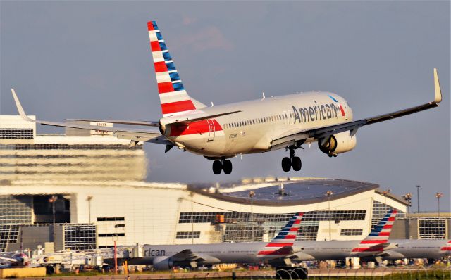 Boeing 737-800 (N923NN)