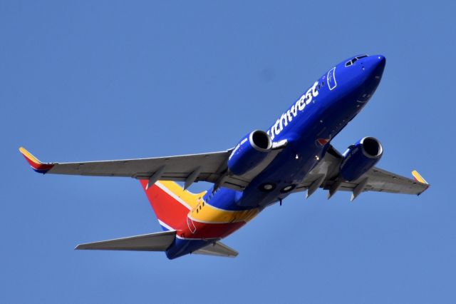 Boeing 737-700 (N212WN) - SWA1738 ~ KRNO-KDEN ~ 4 June, 2020