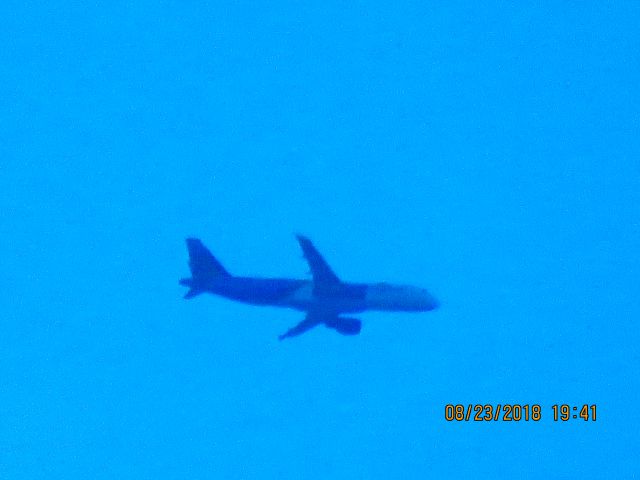 Airbus A320 (N233NV)