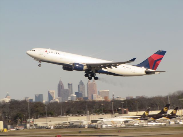 Airbus A330-200 (N852NW)