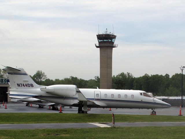 Learjet 60 (N744DB)