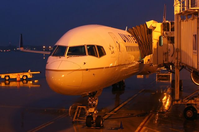 Boeing 757-200 (N57870)