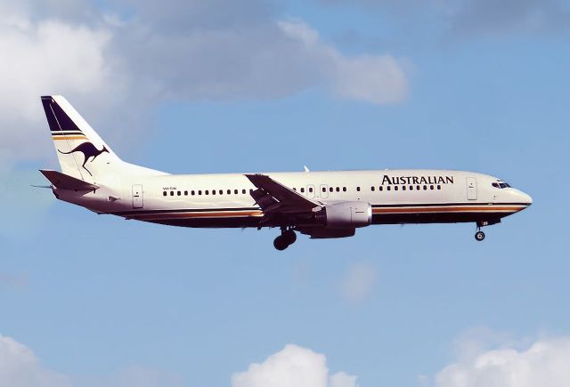 BOEING 737-400 (VH-TJN) - AUSTRALIAN AIRLINES - BOEING 737-476 - REG : VH-TJN (CN 24439/2265) A - ADELAIDE INTERNATIONAL AIRPORT SA. AUSTRALIA - YPAD (7/1/1993)