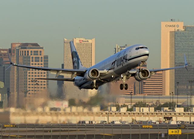 Boeing 737-900 (N409AS)