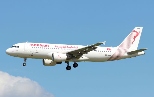 BOEING 737-400 (TS-IMU)