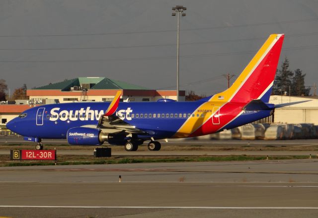 Boeing 737-700 (N908WN)