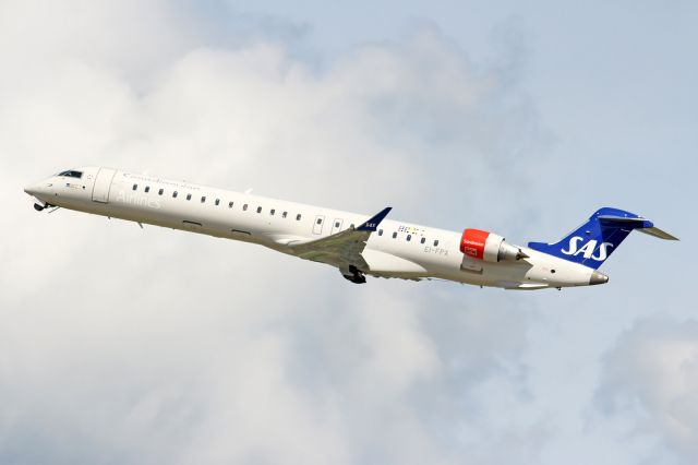 Canadair Regional Jet CRJ-900 (EI-FPX)