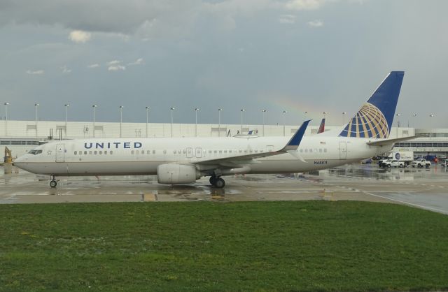 Boeing 737-900 (N68811) - Check out that rainbow in the back! Following a huge storm that caused ORD to go into a ground stop.