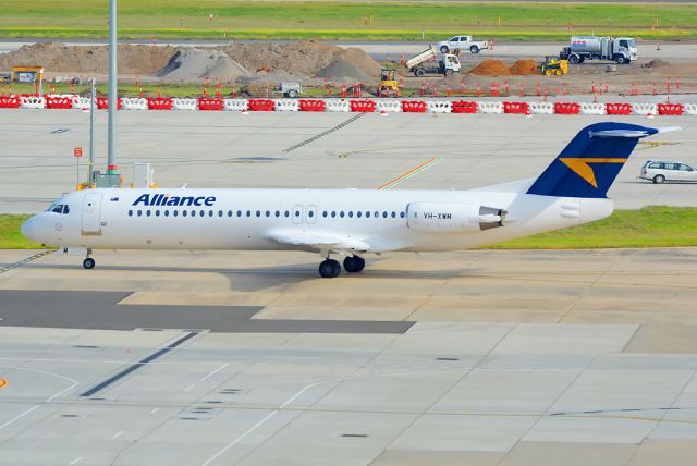 Fokker 100 (VH-XWM)