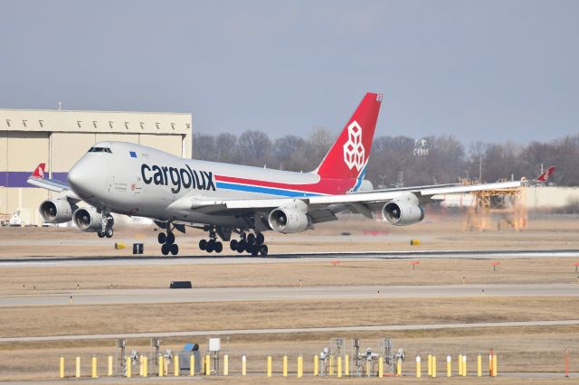 Boeing 747-400 (LX-SCV) - 23-R 02-09-24 right as the left rear bogey is touching down.