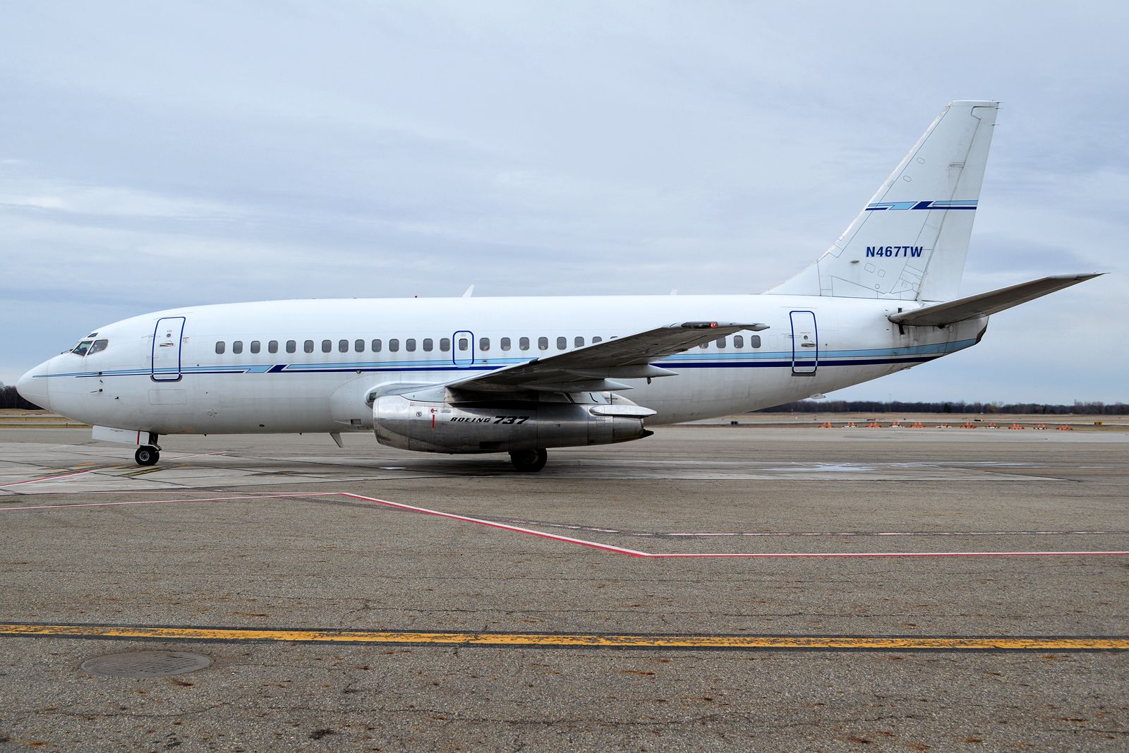 Boeing 737-200 (N467TW)