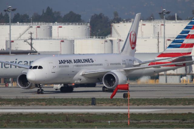 Boeing 787-8 (JA834J)